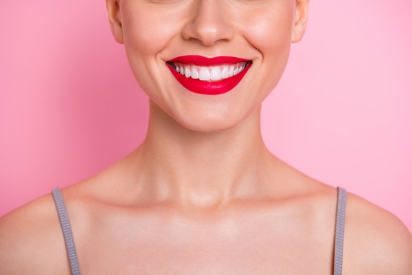 Does A Dental Veneer Treatment Damage Teeth?